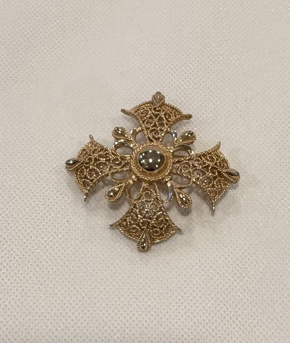 Crown Trifari Maltese Cross Gold-tone Filigree Brooch Pin